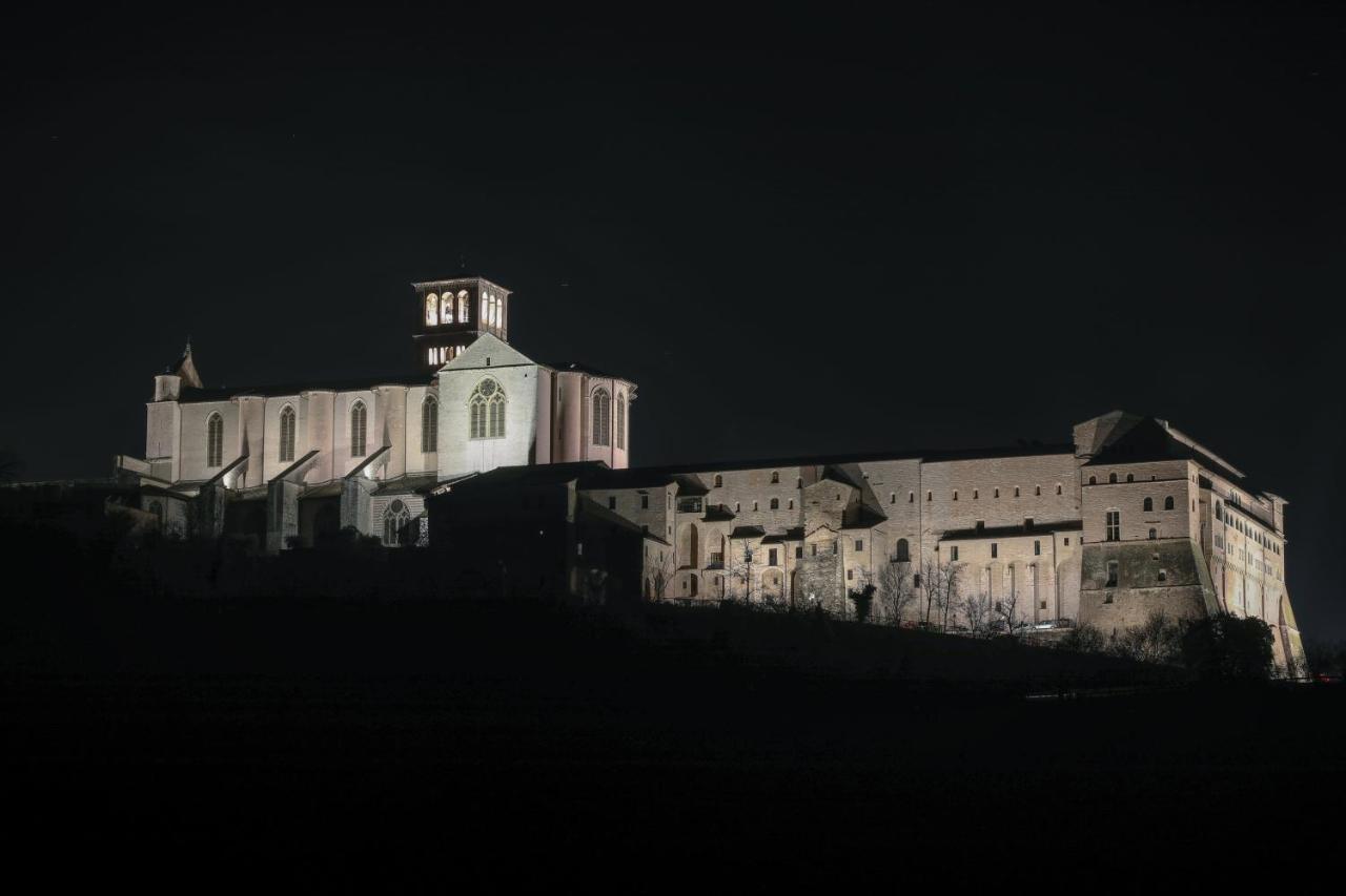 Bed and Breakfast La Casa Tra Gli Ulivi Ассизи Экстерьер фото