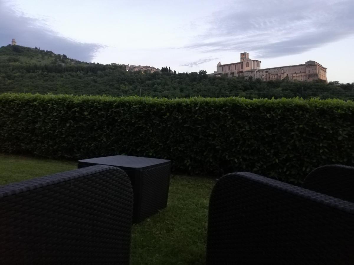 Bed and Breakfast La Casa Tra Gli Ulivi Ассизи Экстерьер фото